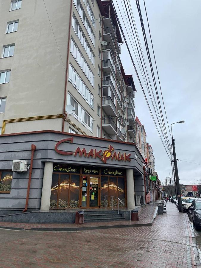 テルノーピリЦентр. Поруч Парк Та Ставアパートメント エクステリア 写真